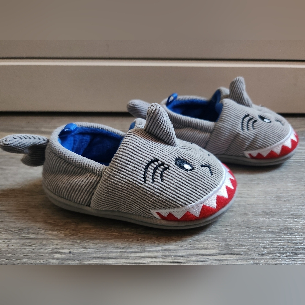 Shark Slippers For Toodlers - Picture 3 of 5